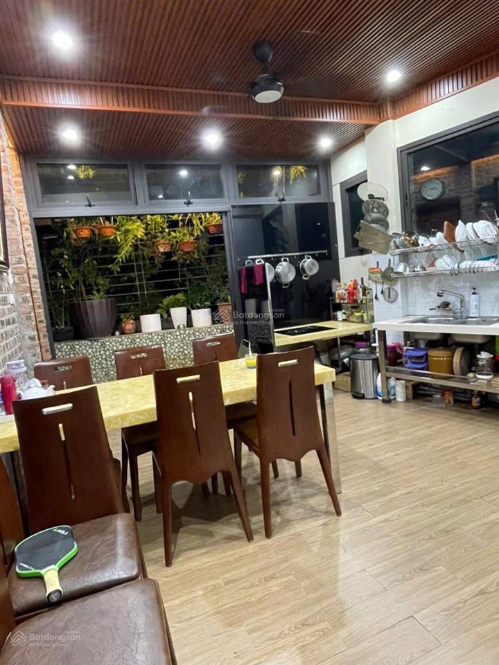 Bách  kinh  xây ... trung tâm 7 trường đại học lớn.