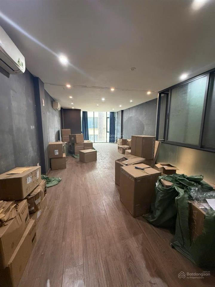 Tòa văn phòng mặt phố  vỉa hè thang máy  kinh doanh đa ngành. không quy hoạch. vị trí lõi.