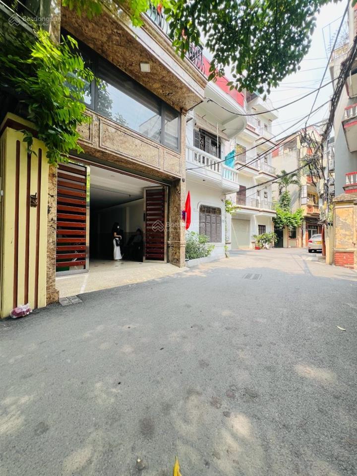 Toà nhà 9 tầng thang máy  phân lô cho cán bộ cao cấp quân đội  ô tô tránh.