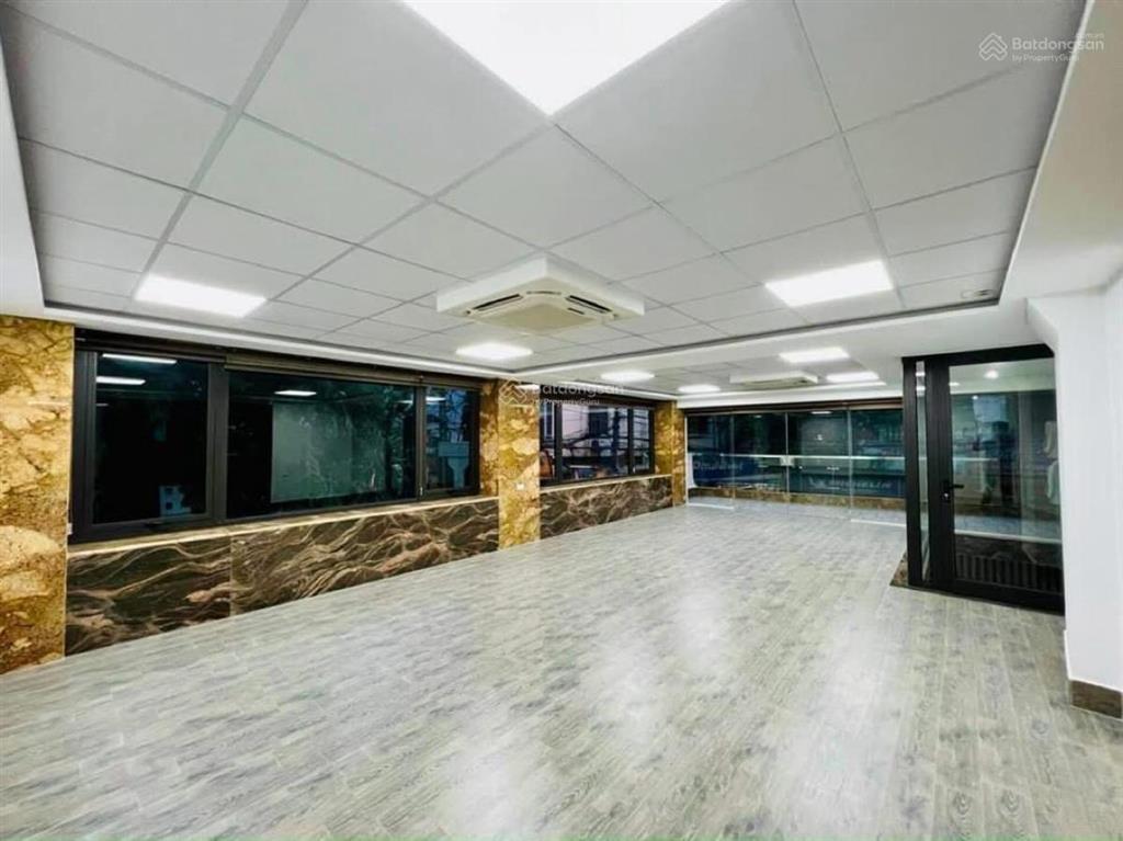 Toà nhà 9 tầng thang máy  phân lô cho cán bộ cao cấp quân đội  ô tô tránh.