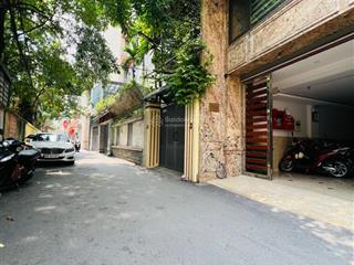 Toà nhà 9 tầng thang máy  phân lô cho cán bộ cao cấp quân đội  ô tô tránh.