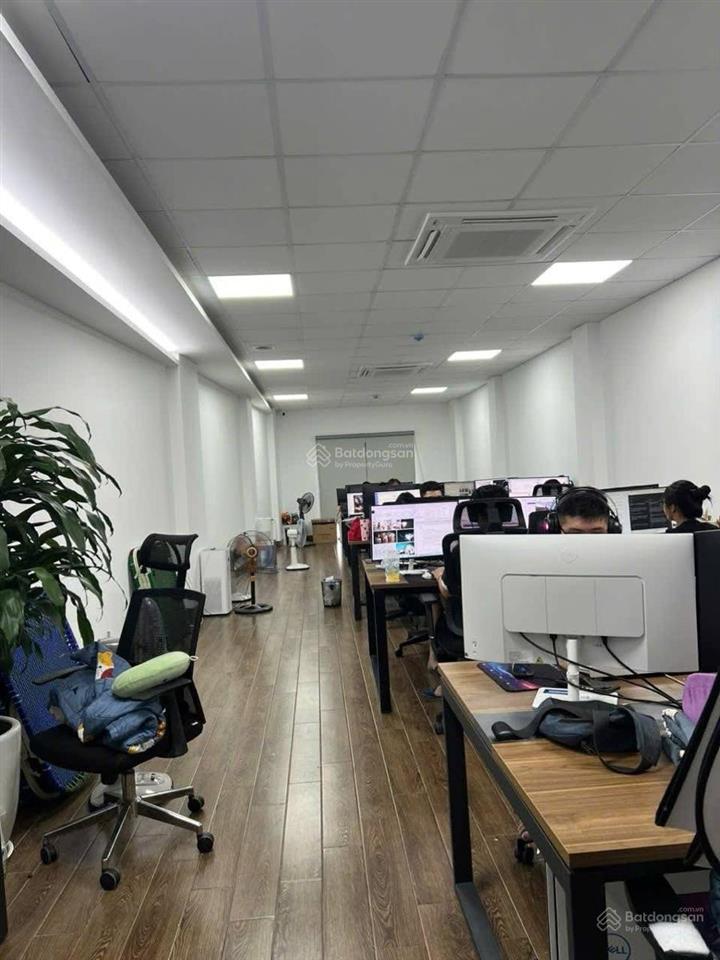 Toà nhà 9 tầng thang máy  phân lô cho cán bộ cao cấp quân đội  ô tô tránh.
