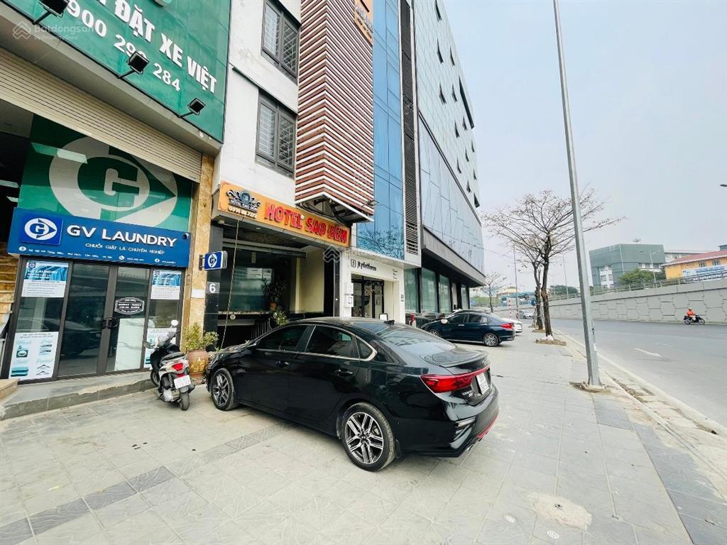 Tòa nhà dòng tiền 8 tầng thang máy 14 phòng khép kín. ô tô đỗ cửa.