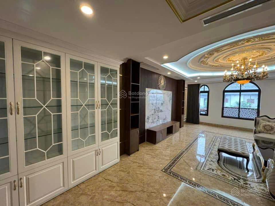 Vip! nhà mặt ngõ hồng tiến, 50m2, 7 tầng thang máy, ngõ thông, gara 2 ô tô. kd đỉnh. nhỉnh 19 tỷ