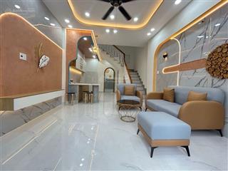 Hoà bình  xe hơi ra vào  2 tầng  giáp q6,q11  nhà mới hoàn công đủ  dtcn đủ