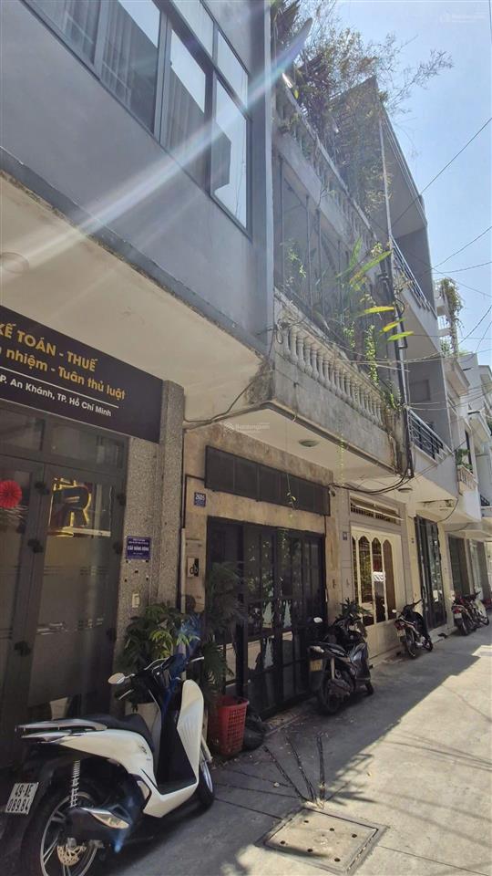 Cho thuê tầng trệt nhà phố, hiện trạng là văn phòng công ty  sức chứa tối đa 10 nhân viên