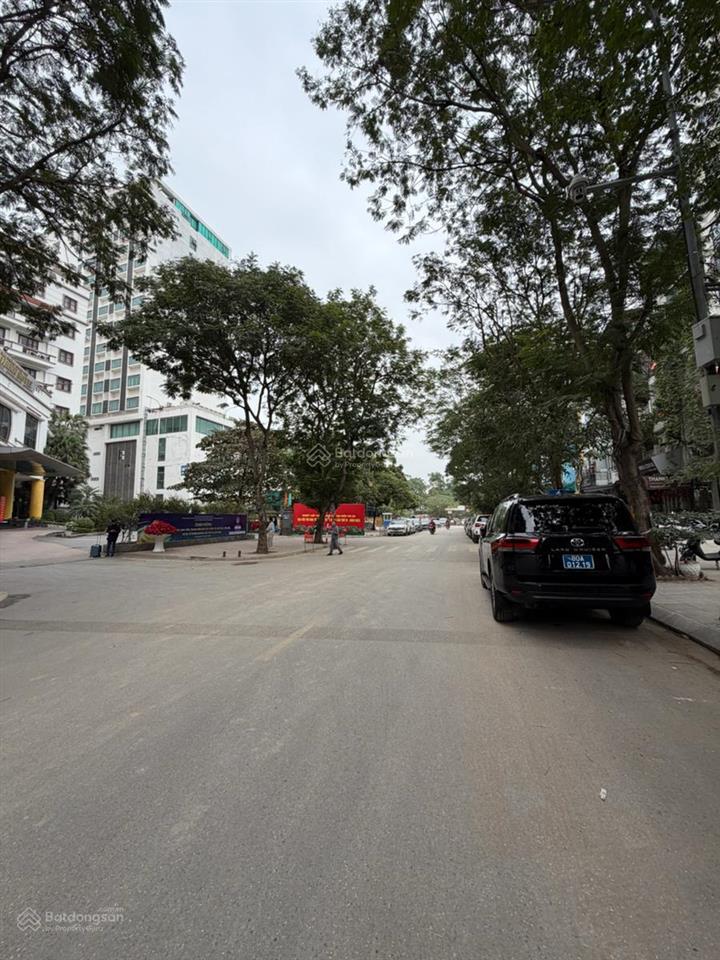 Mặt phố vạn phúc, ba đình, siêu hiếm, 53m, 5 tầng giá 32 tỷ, duy nhất, vỉa hè kinh doanh ở sướng