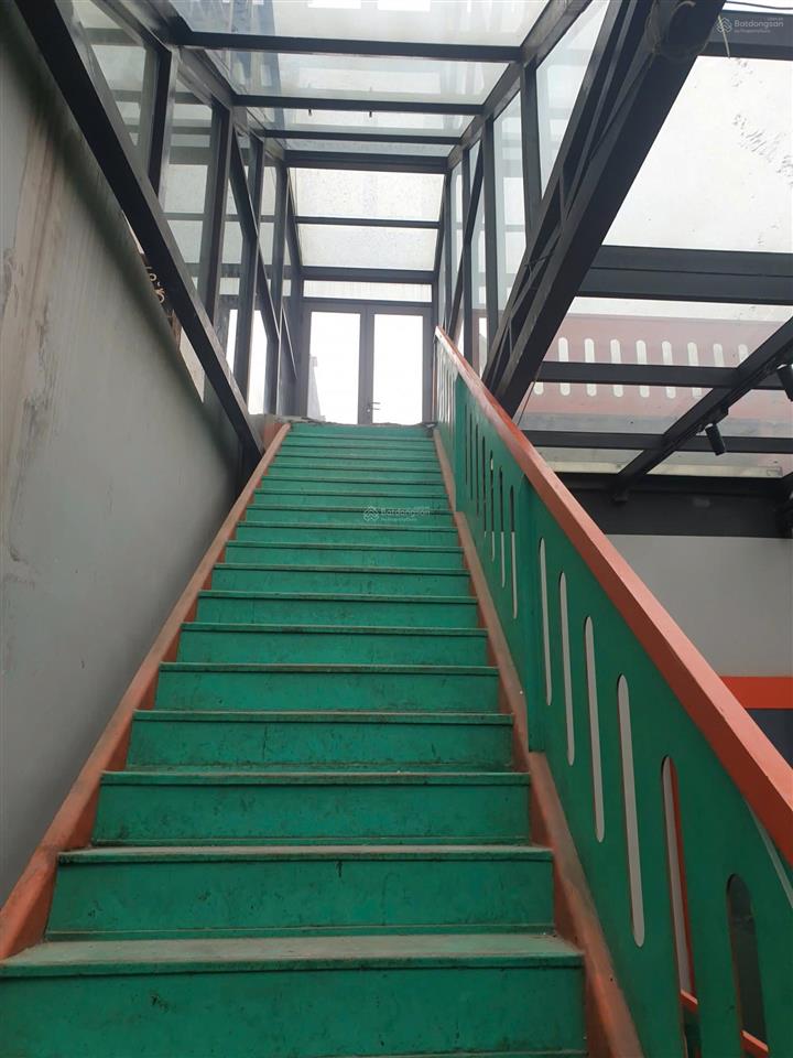 Mặt phố hàng buồm, hoàn kiếm. tổng 1626m2 cho 3 tầng, mặt tiền 6m. giá 320 triệu/tháng