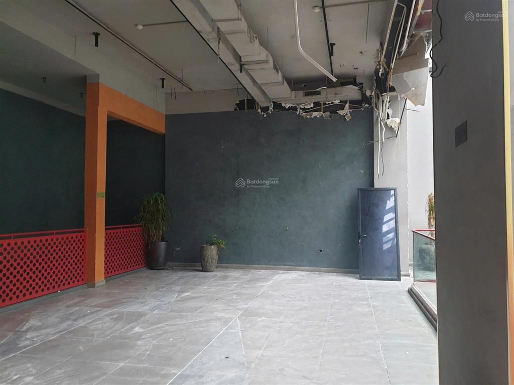 Mặt phố hàng buồm, hoàn kiếm. tổng 1626m2 cho 3 tầng, mặt tiền 6m. giá 320 triệu/tháng