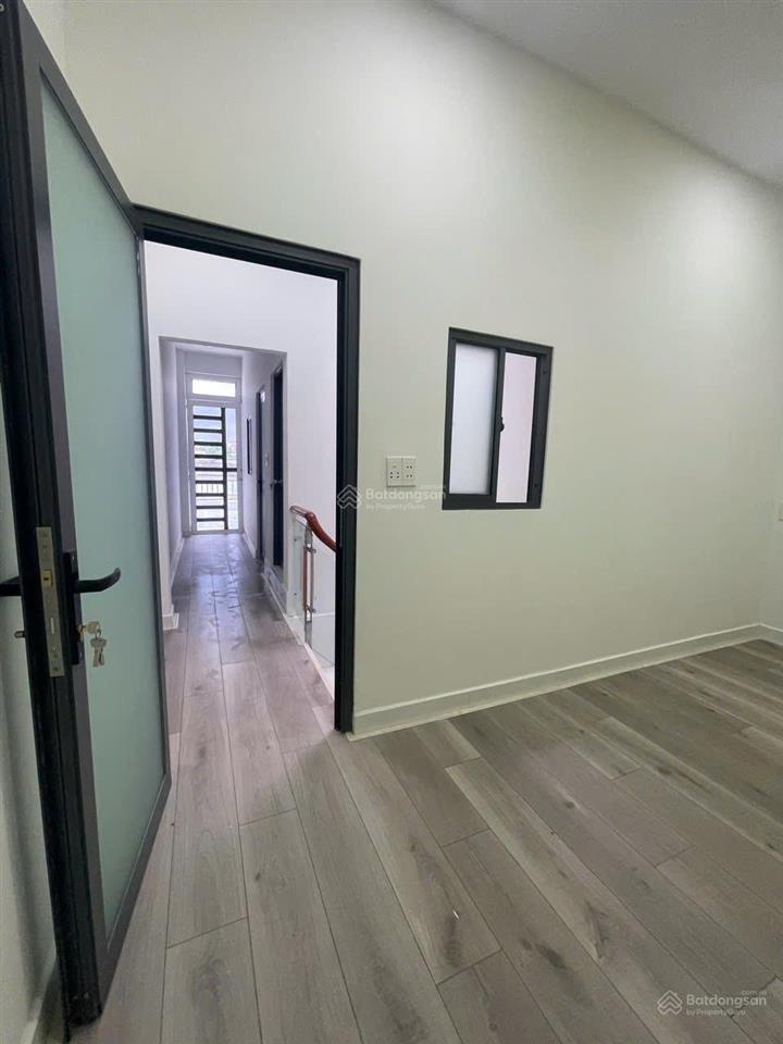 Nhà sát chợ dĩ an giá 4,1 tỷ, shr, rất đẹp cho thuê 810 triệu