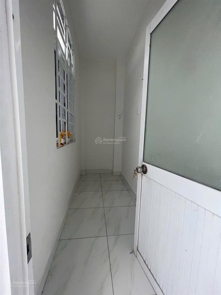Nhà sát chợ dĩ an giá 4,1 tỷ, shr, rất đẹp cho thuê 810 triệu