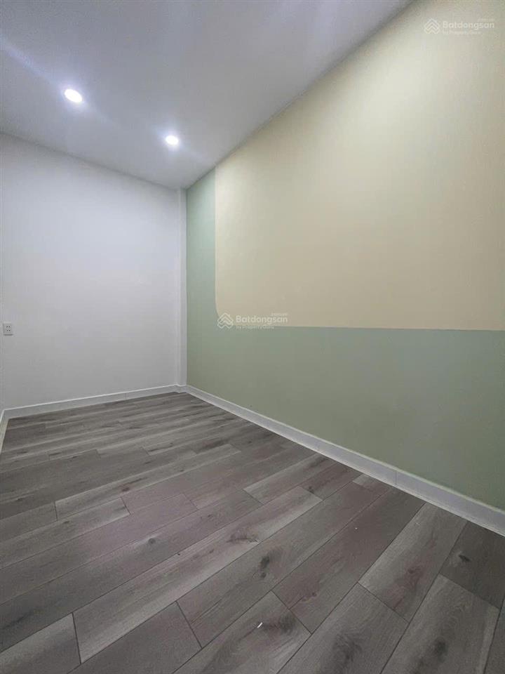 Nhà sát chợ dĩ an giá 4,1 tỷ, shr, rất đẹp cho thuê 810 triệu