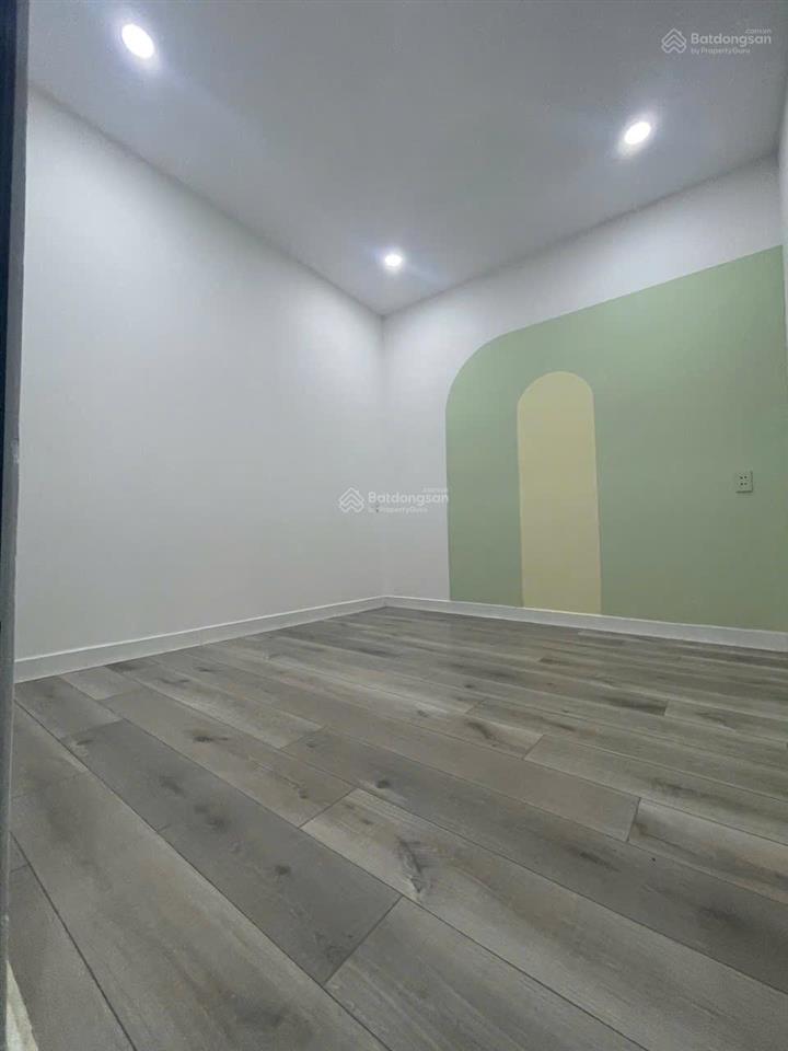 Nhà sát chợ dĩ an giá 4,1 tỷ, shr, rất đẹp cho thuê 810 triệu