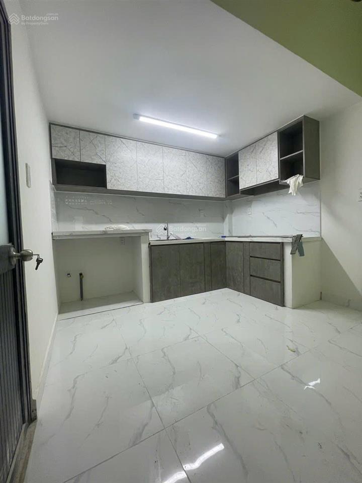 Nhà sát chợ dĩ an giá 4,1 tỷ, shr, rất đẹp cho thuê 810 triệu