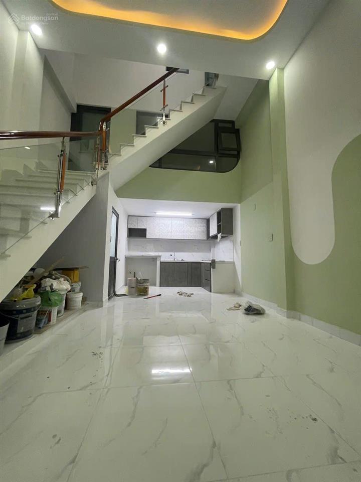 Nhà sát chợ dĩ an giá 4,1 tỷ, shr, rất đẹp cho thuê 810 triệu