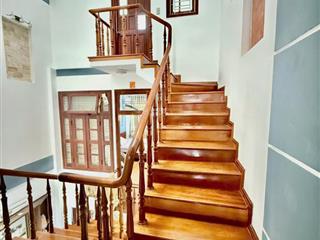 Nhà 3 tầng đường ô tô thông thoáng núi thành  khu cán bộ dân trí cao giao thông thuận tiện.