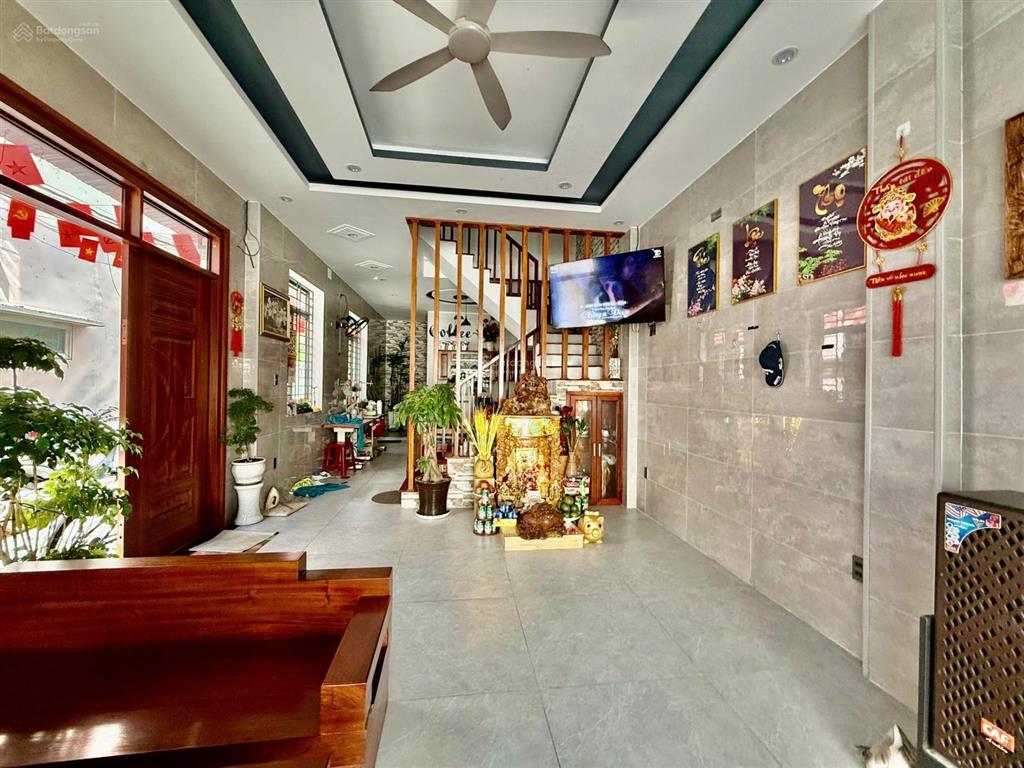 Bán nhà 3 tầng lô góc mặt tiền nguyễn công hoan đang kinh doanh cafe