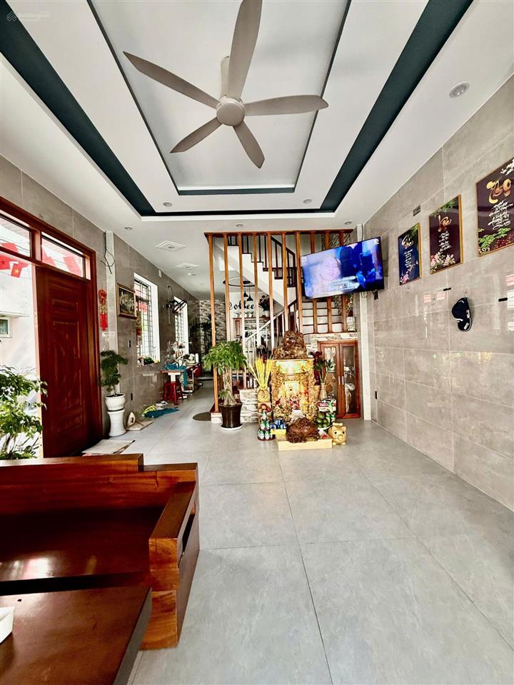 Bán nhà 3 tầng lô góc mặt tiền nguyễn công hoan đang kinh doanh cafe