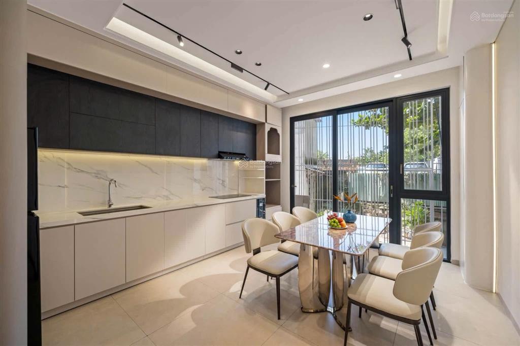 Bán nhà mặt phố tại nguyễn xuân nhĩ, 12 tỷ, khu cán bộ cao cấp gần các trường đại học, chợ.