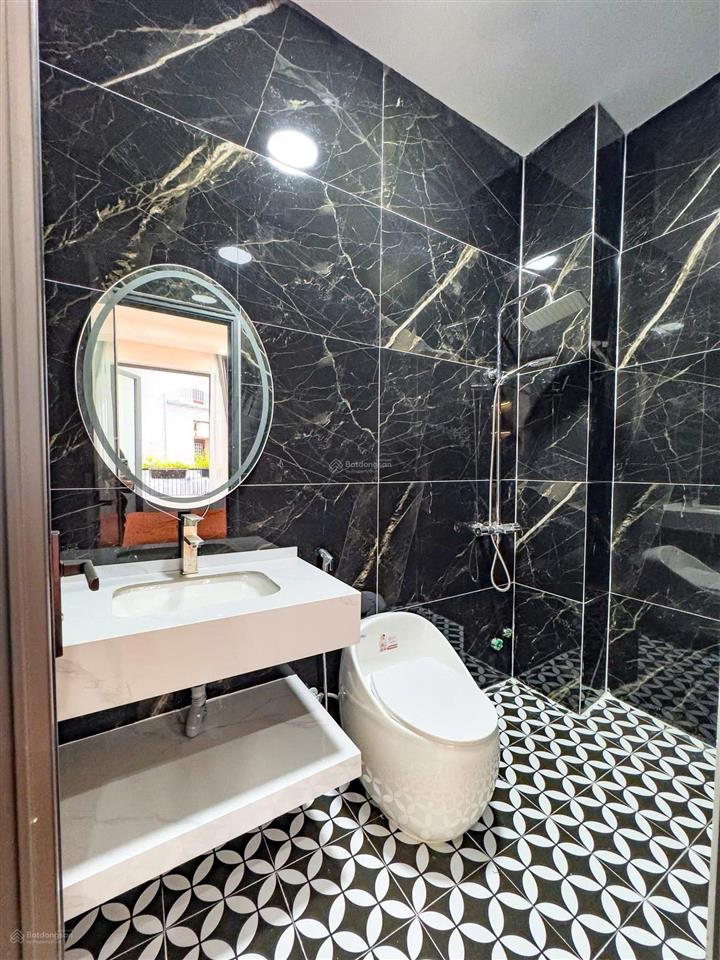 Bán nhà mới 100% 3 tầng sát cầu rồng  thoáng mát, sầm uất gần sân bay trung tâm đà nẵng
