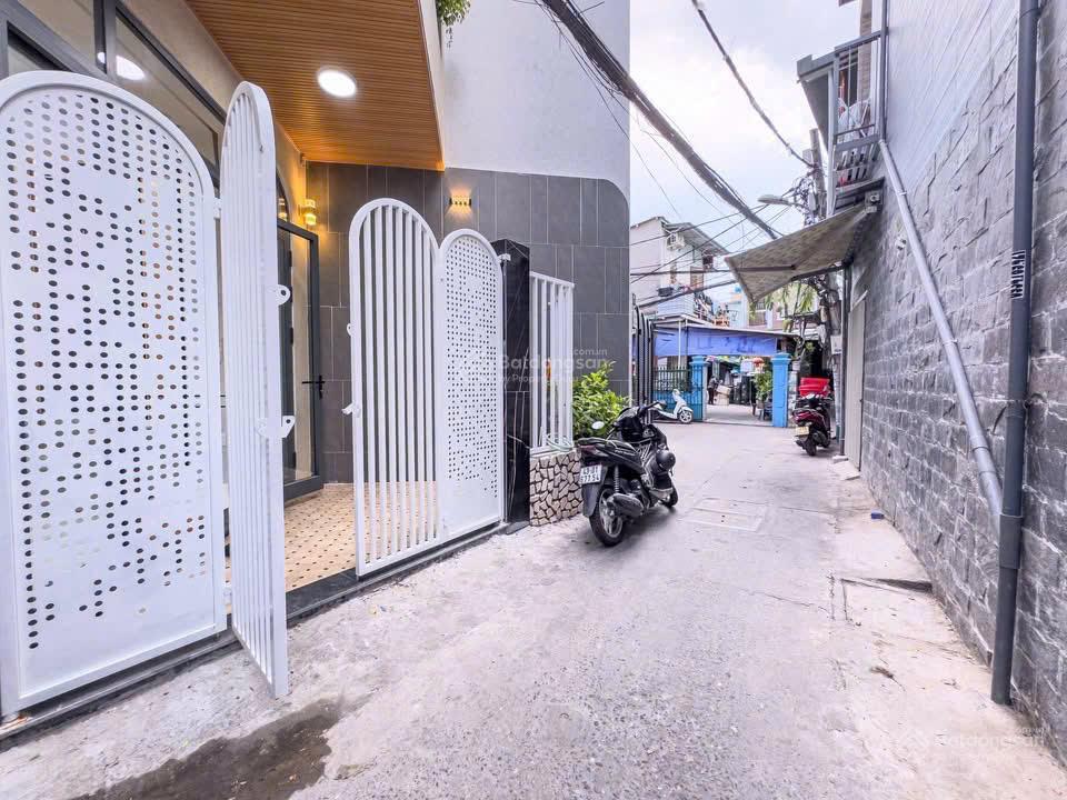 Bán nhà mới 100% 3 tầng sát cầu rồng  thoáng mát, sầm uất gần sân bay trung tâm đà nẵng