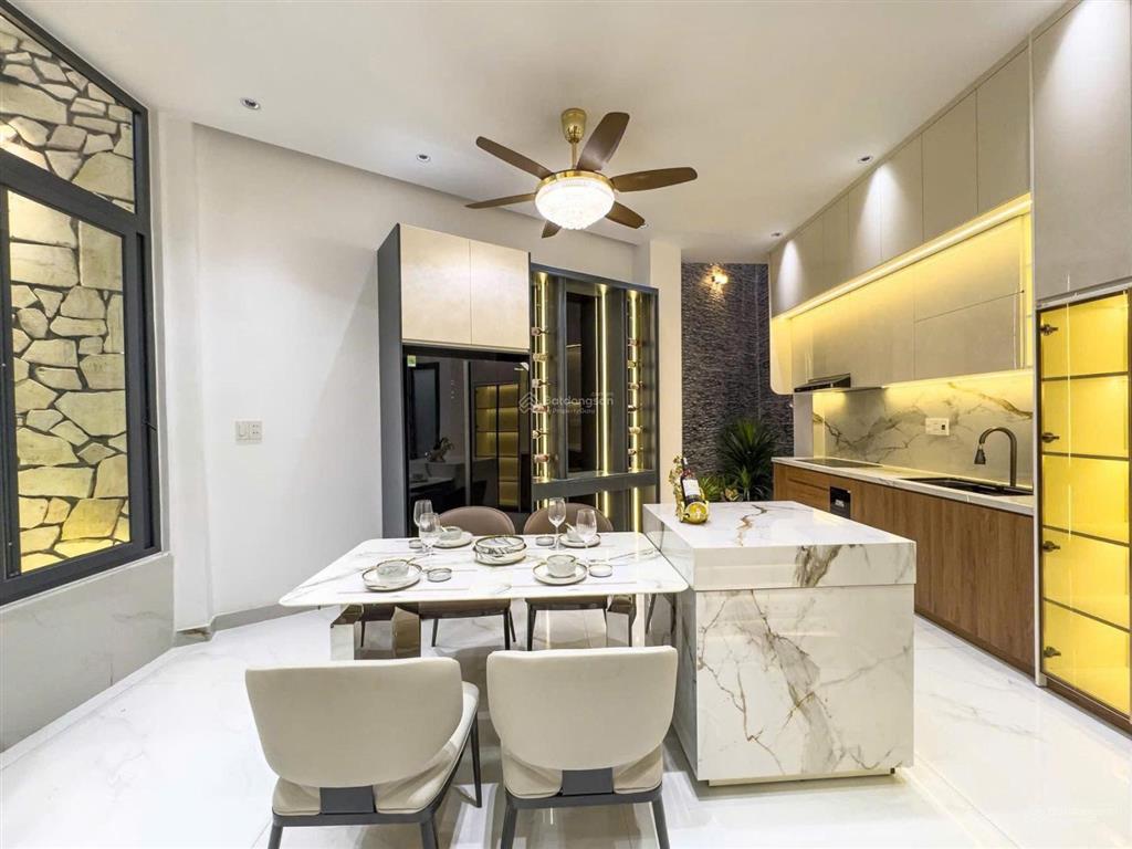 Bán nhà mới 100% 3 tầng sát cầu rồng  thoáng mát, sầm uất gần sân bay trung tâm đà nẵng