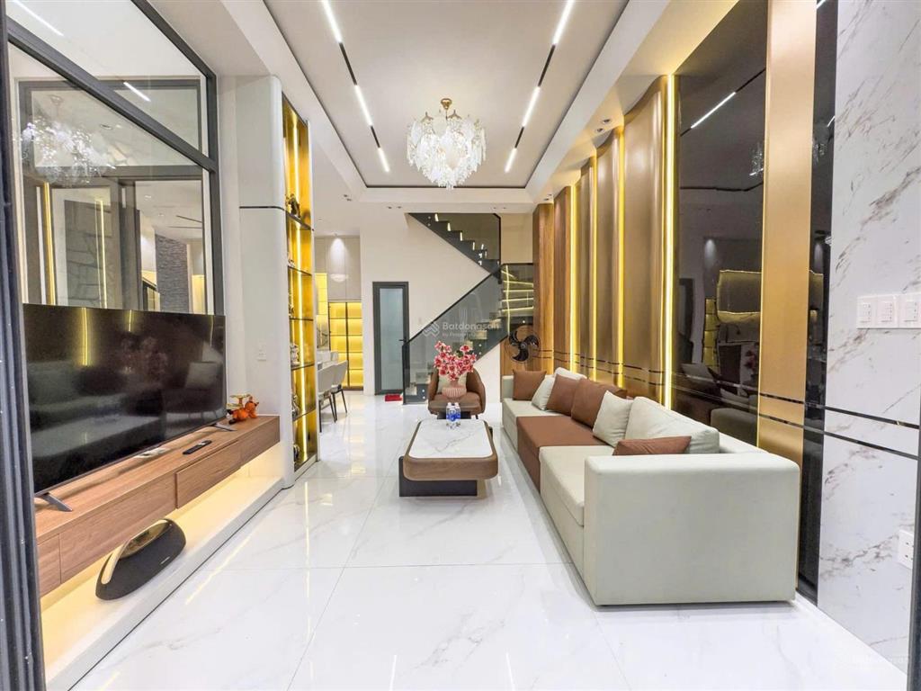 Bán nhà mới 100% 3 tầng sát cầu rồng  thoáng mát, sầm uất gần sân bay trung tâm đà nẵng