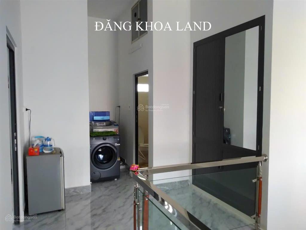 Cần bán gấp nhà mặt tiền đường số gần ngã 4 thủ đức. ngang hơn 6m. giá 12 tỷ.