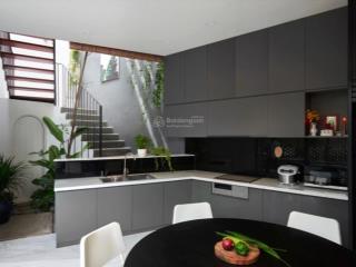 Biệt thự nghỉ dưỡng 2 tầng 200m2 có hồ nước, sân vườn, 6phòng ngủ lê văn việt đình phong phú quận 9