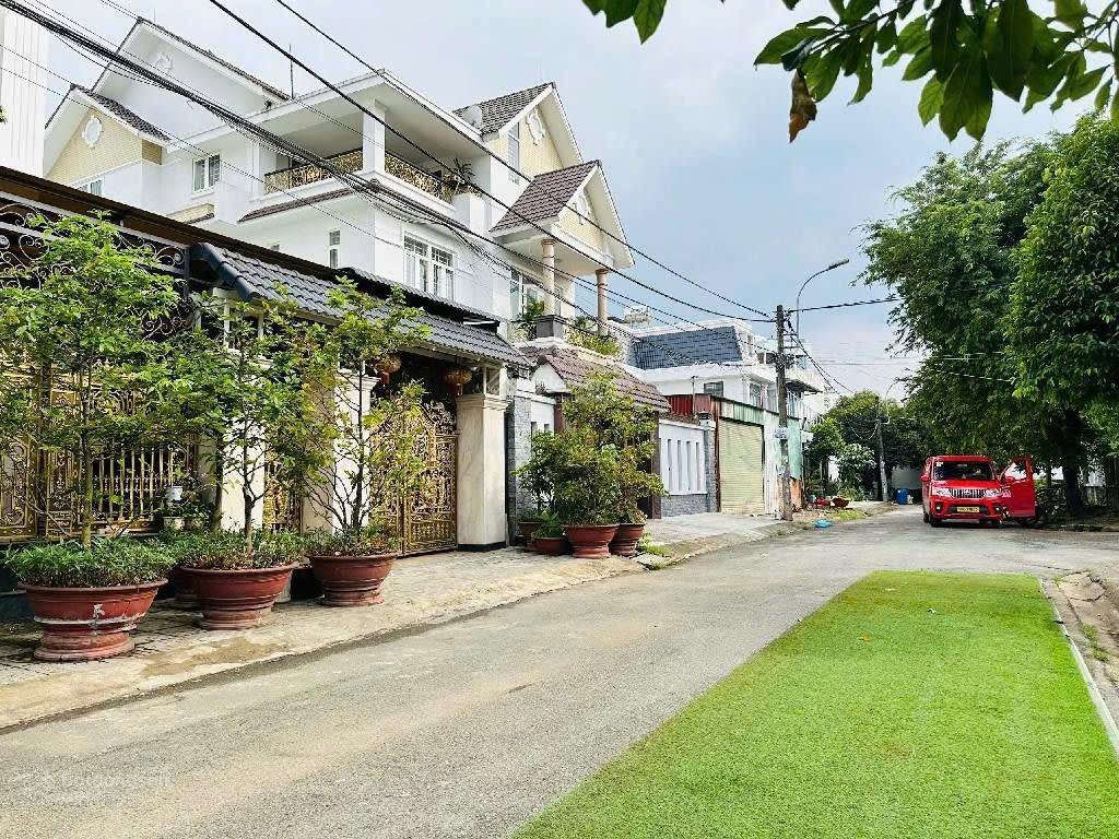 Bán gấp đất biệt thự linh trung thủ đức giá cực rẻ  chủ đi định cư mỹ 246m2  20.2tỷ