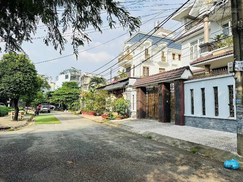 Bán gấp đất biệt thự linh trung thủ đức giá cực rẻ  chủ đi định cư mỹ 246m2  20.2tỷ