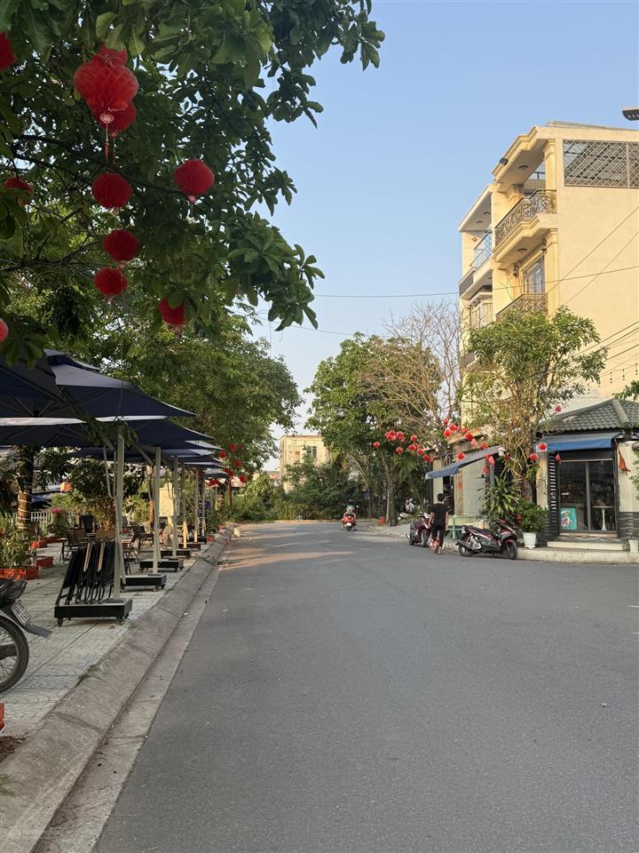 Nhà phố huỳnh tấn phát gần cao tốc