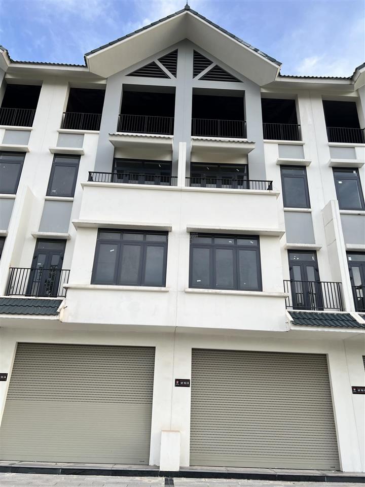 Không qua trung gian, chính chủ bán nhà lk 100m2 trên trục đường lớn 2 làn xe,  0915 481 ***