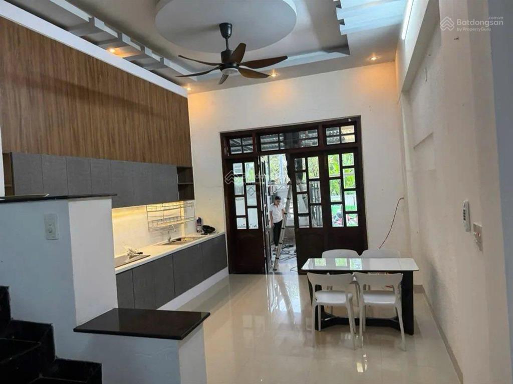 Nhà gần biển mỹ khê  3 tầng 3pn , 101m2  đường trần văn thành , an cư lâu dài , ở ngay