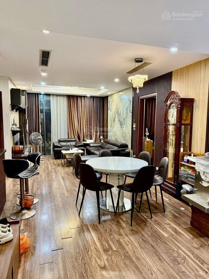 Hot siêu phẩm chung cư n01t8 ngoại giao đoàn nội thất cực phẩm 136m²