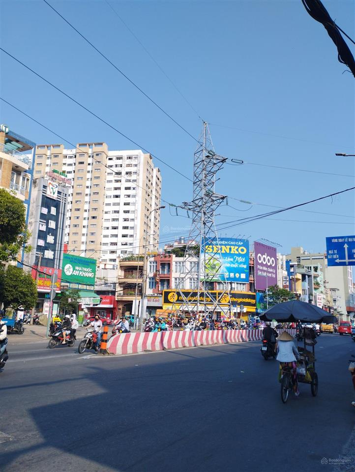 Hiếm âu cơ  hxh 4,4x16m  5 tầng ở liền  đang cho thuê có dòng tiền cao