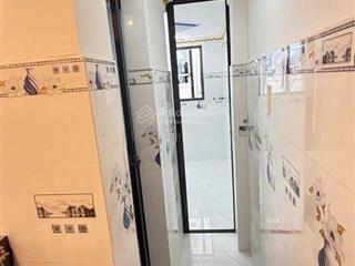 Chưa đến 2 tỷ có nhà 3 tầng 2pn cmt8 hẻm thông