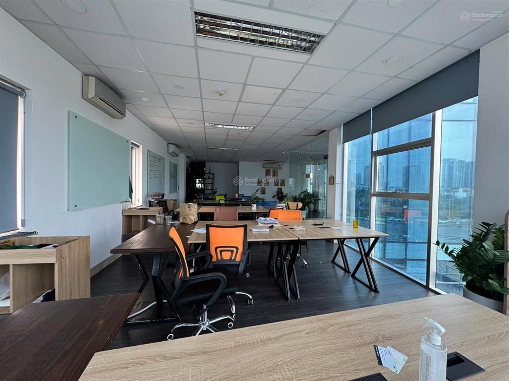 Cho thuê văn phòng tầng trệt mặt tiền lương định của, q2  250m2  60tr/tháng   0971 079 ***