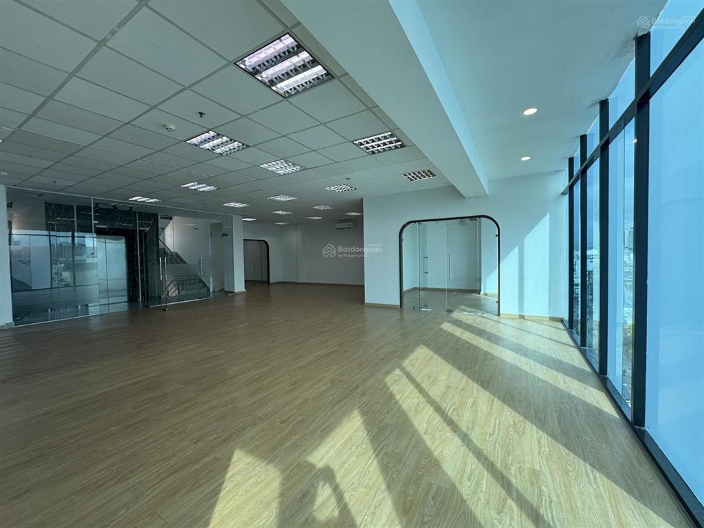 Văn phòng siêu rẻ khu đường cách mạng tháng 8, quận 3, 155m²  40 tr/tháng  0971 079 ***