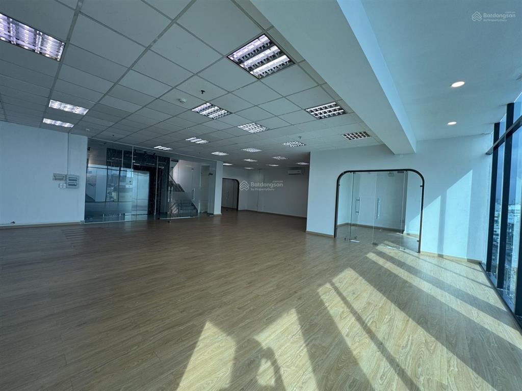 Văn phòng siêu rẻ khu đường cách mạng tháng 8, quận 3, 155m²  40 tr/tháng  0971 079 ***