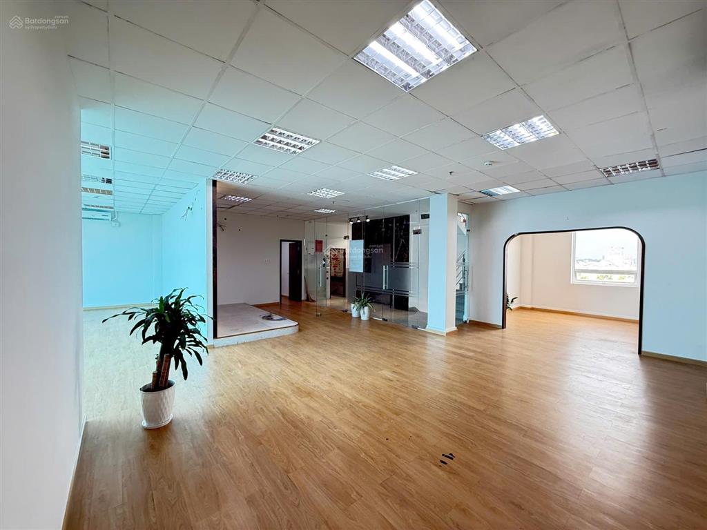 Văn phòng siêu rẻ khu đường cách mạng tháng 8, quận 3, 155m²  40 tr/tháng  0971 079 ***
