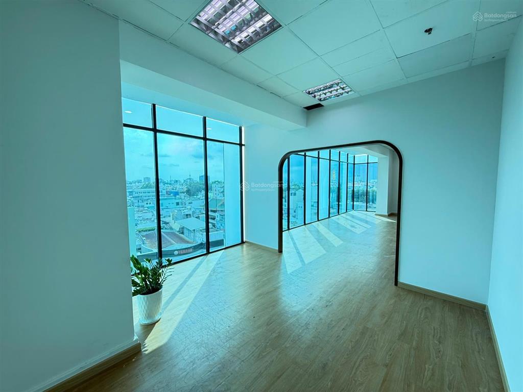 Văn phòng siêu rẻ khu đường cách mạng tháng 8, quận 3, 155m²  40 tr/tháng  0971 079 ***
