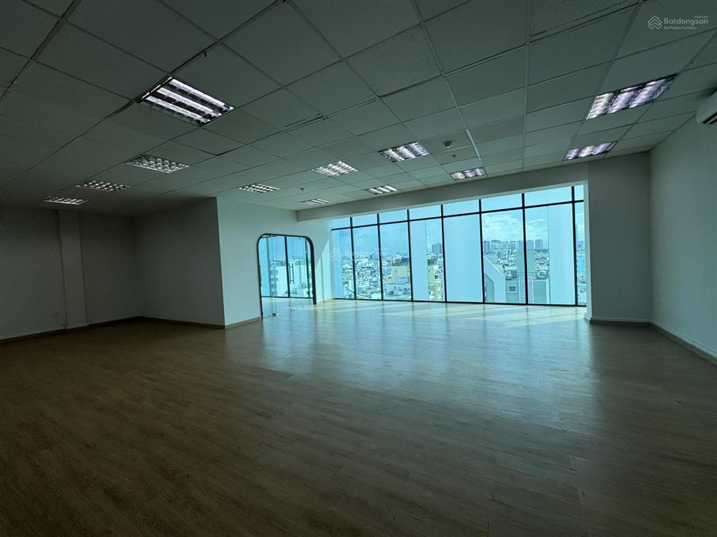 Văn phòng siêu rẻ khu đường cách mạng tháng 8, quận 3, 155m²  40 tr/tháng  0971 079 ***