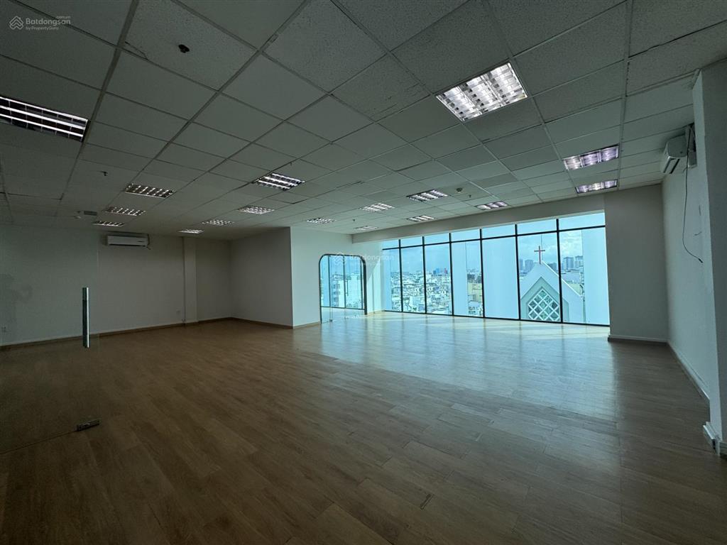 Văn phòng siêu rẻ khu đường cách mạng tháng 8, quận 3, 155m²  40 tr/tháng  0971 079 ***
