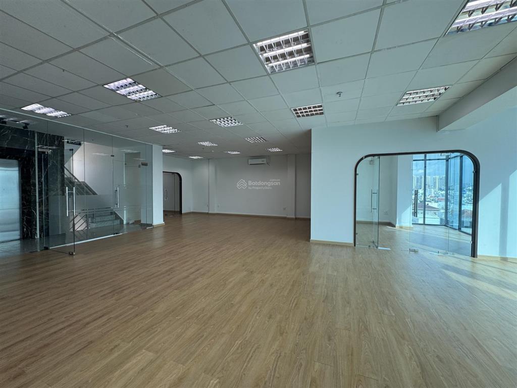 Văn phòng siêu rẻ khu đường cách mạng tháng 8, quận 3, 155m²  40 tr/tháng  0971 079 ***