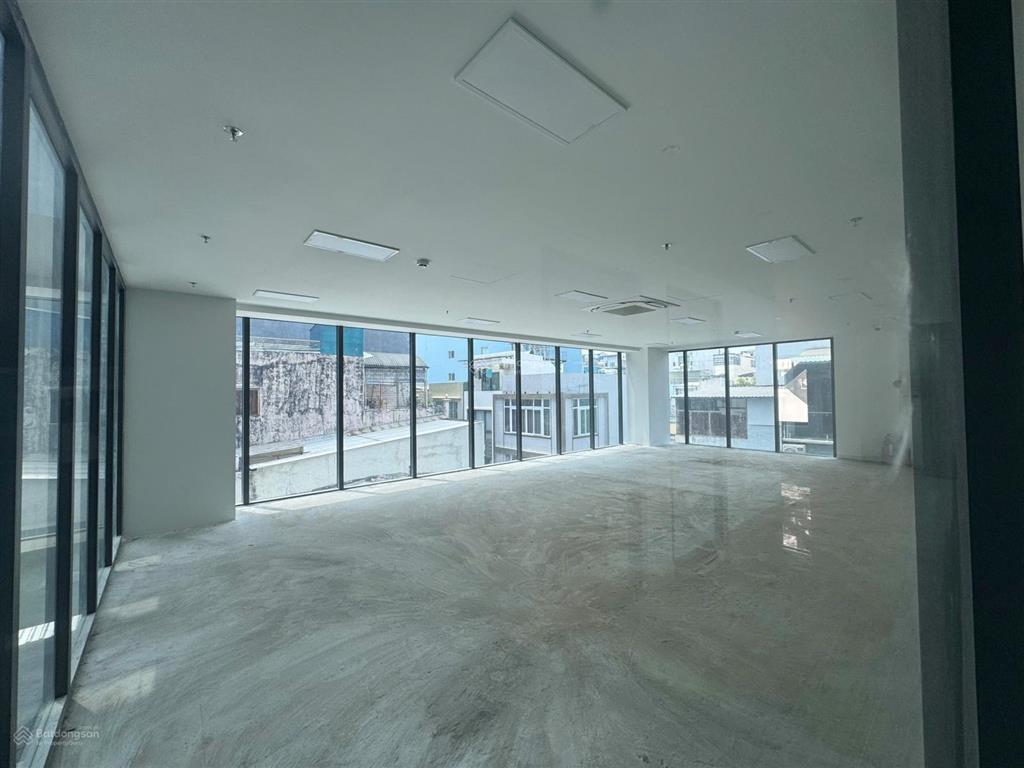 Cho thuê văn phòng đường phó đức chính diện tích đa dạng  giá chỉ 20usd/m2  0971 079 ***