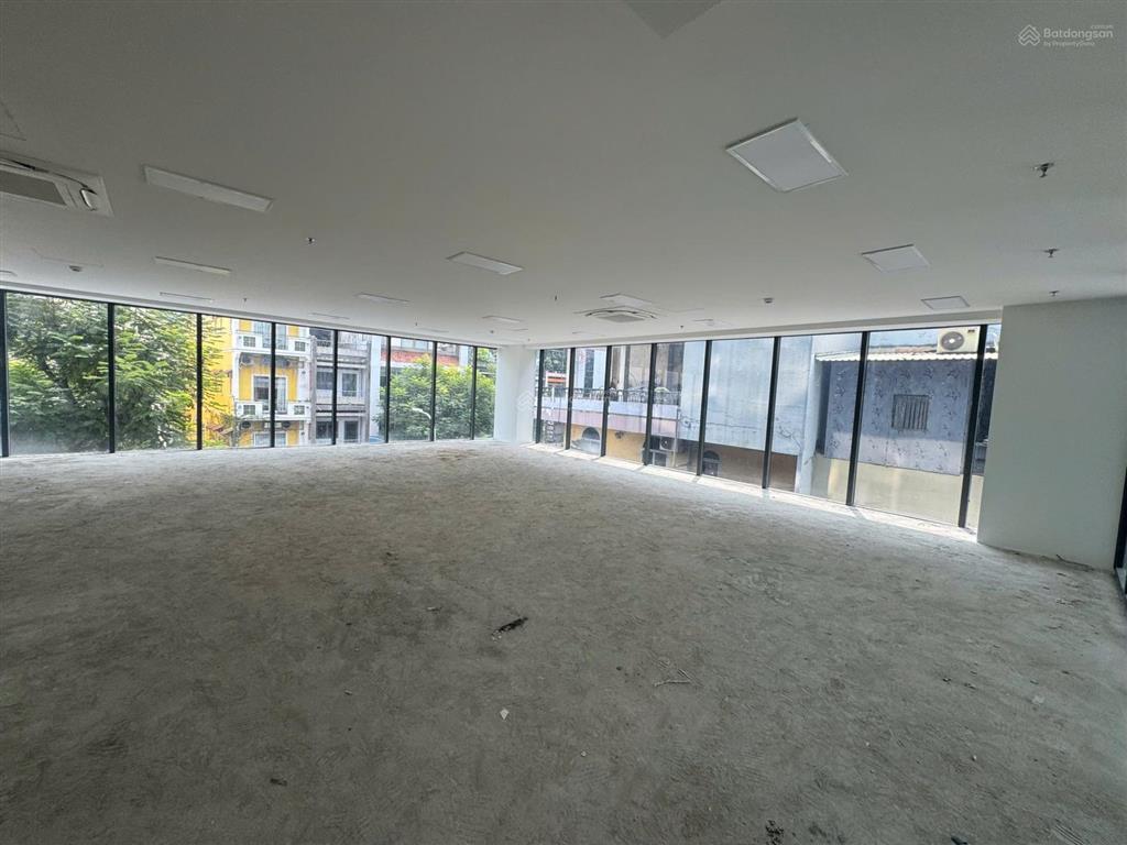 Cho thuê văn phòng đường phó đức chính diện tích đa dạng  giá chỉ 20usd/m2  0971 079 ***