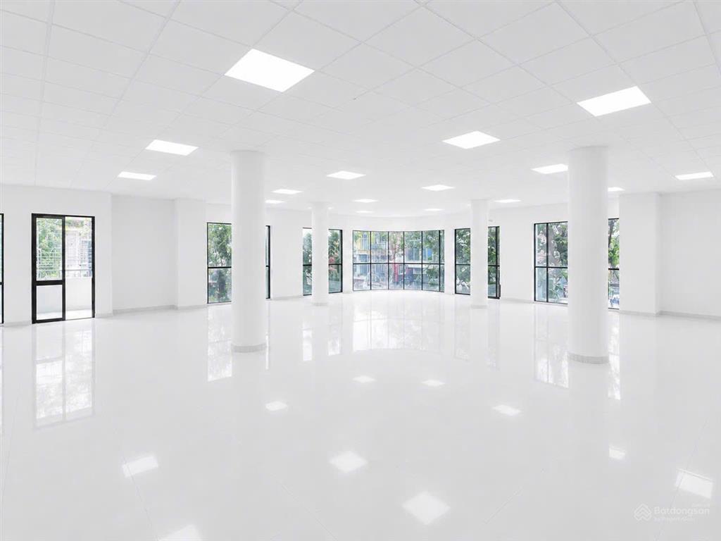 Tòa nhà văn phòng mới giá siêu hấp dẫn 75 triệu/tháng  300 m2 góc 2 mặt tiền hòa hưng, q.10