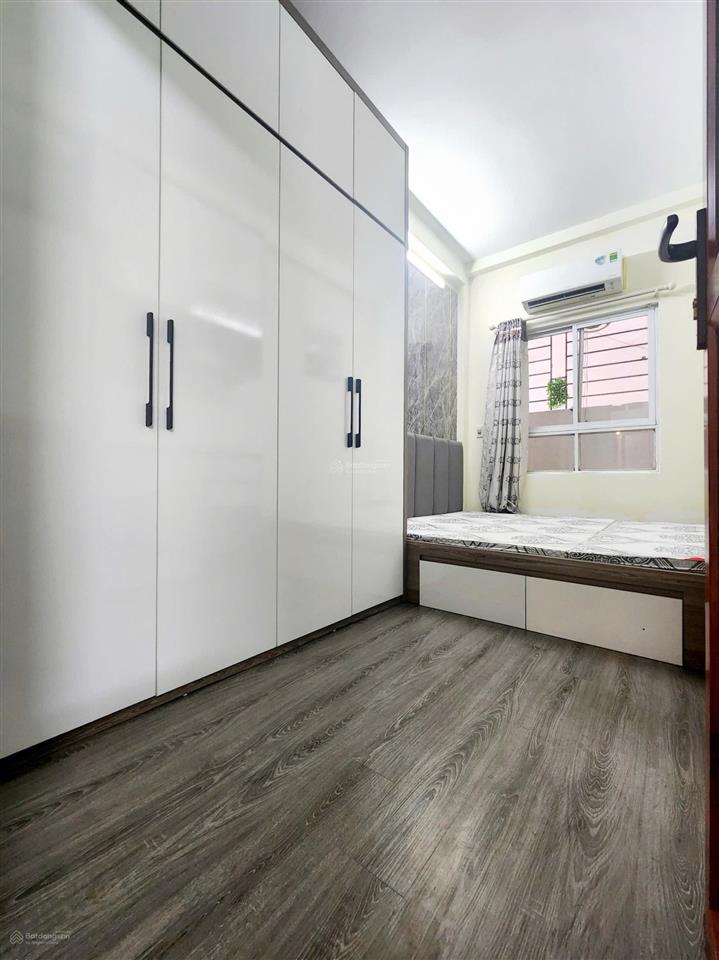Bán căn hộ 2 ngủ 50m2 phố bùi xương trạch, thanh xuân giá 2.35 tỷ