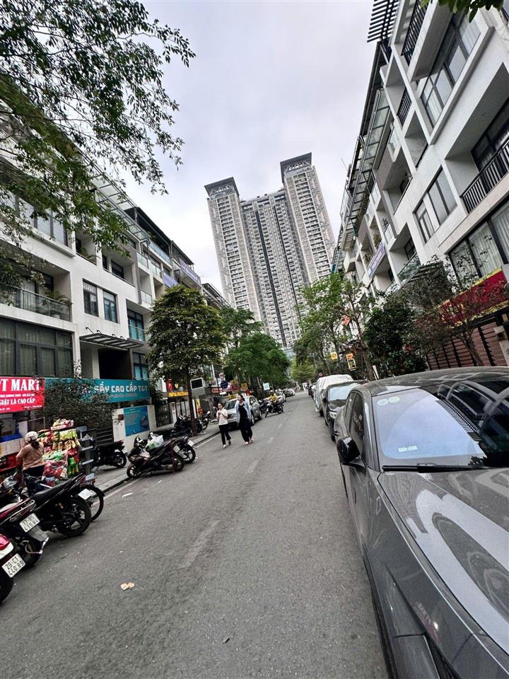 Siêu hiếm btlk hdmon hàm nghi, vỉa hè rộng, ô chờ thang máy, vừa ở làm vp vừa kd siêu đỉnh.